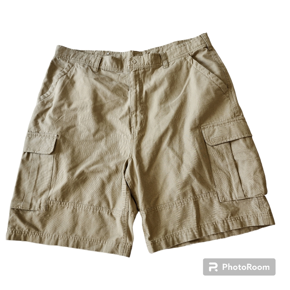 Mens Khaki Tan Cargo Shorts size 40 (No Brand)